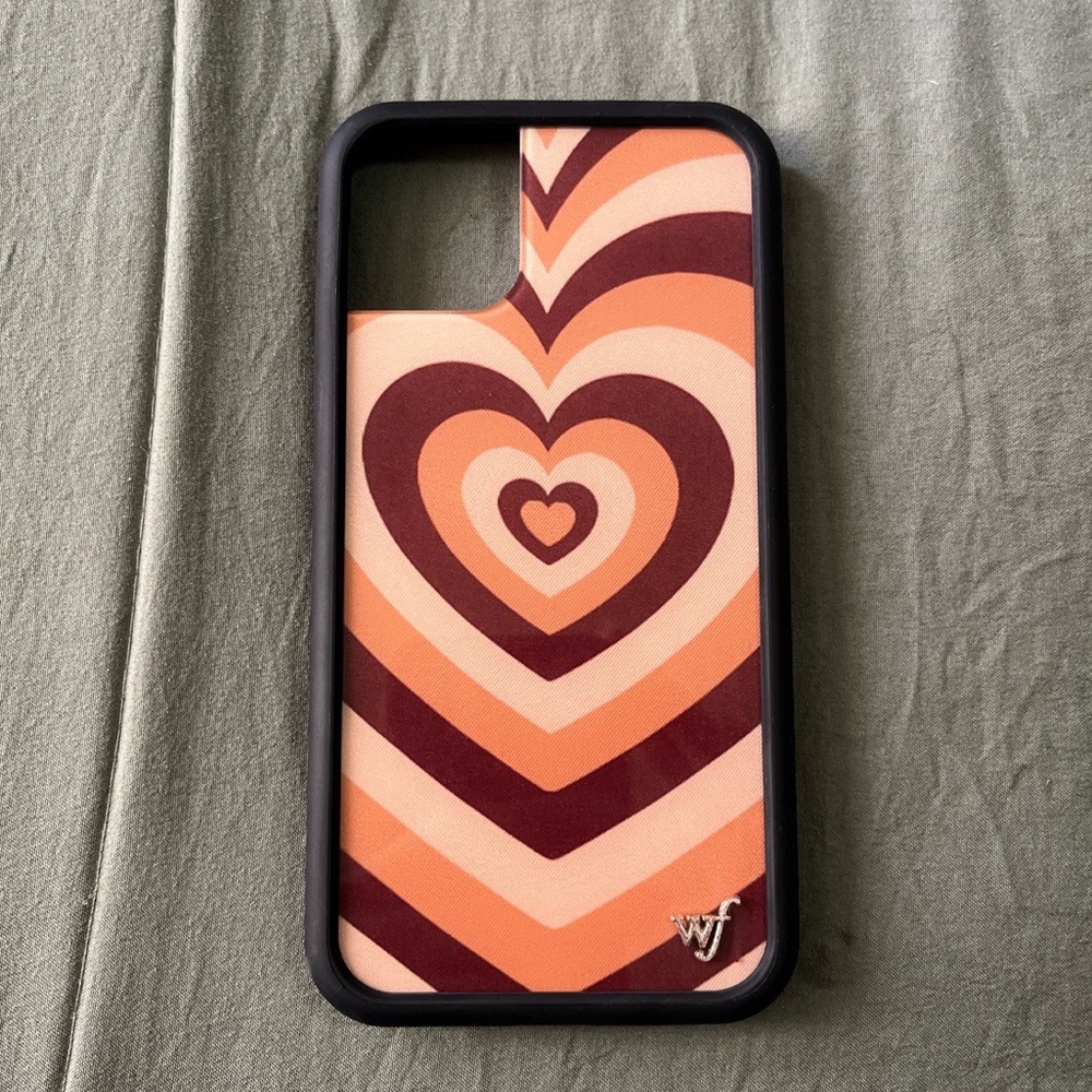 wildflower iphone 11 brown and tan heart case 🤎
